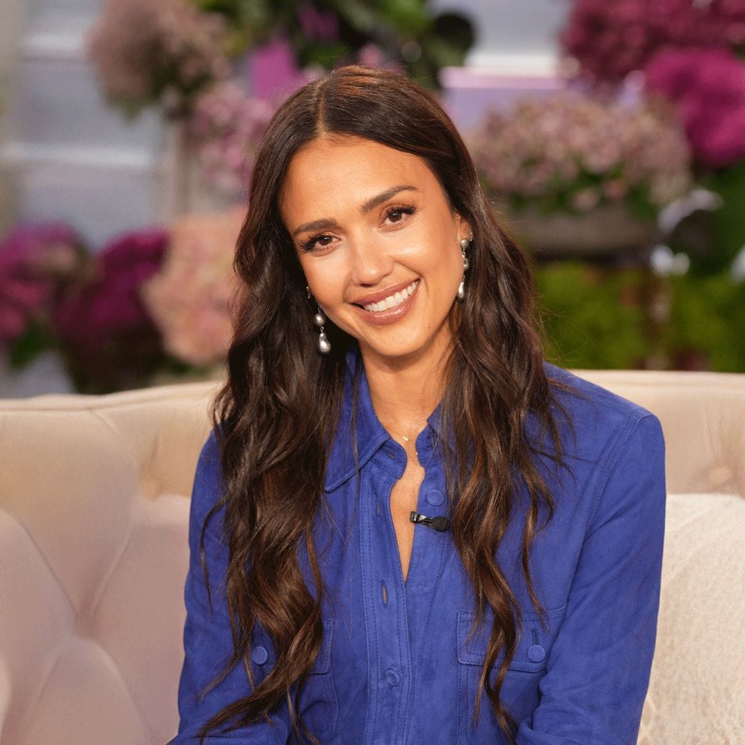 Jessica Alba (44): "Me levanto temprano y voy al gimnasio medio dormida tomando un té"