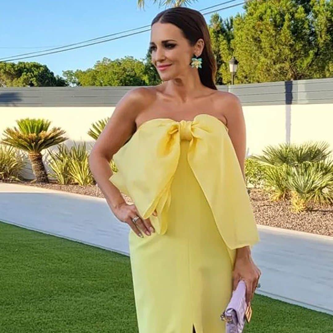 El truco de Paula Echevarría para un look de invitada favorecedor que potencia el bronceado