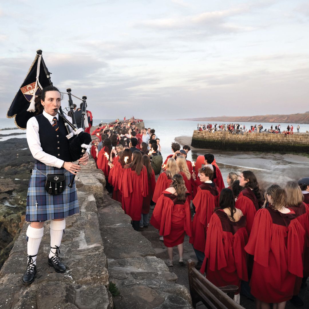 Eulalia de Orléans-Borbón nos invita a conocer su vida como princesa universitaria en St. Andrews