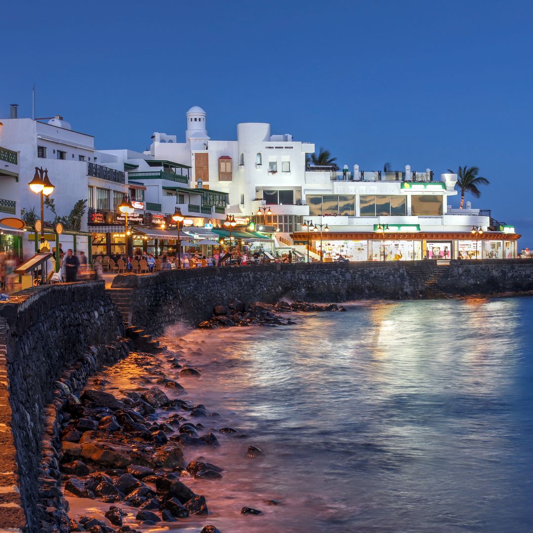 Pueblo de Playa Blanca al sur de Lanzarote