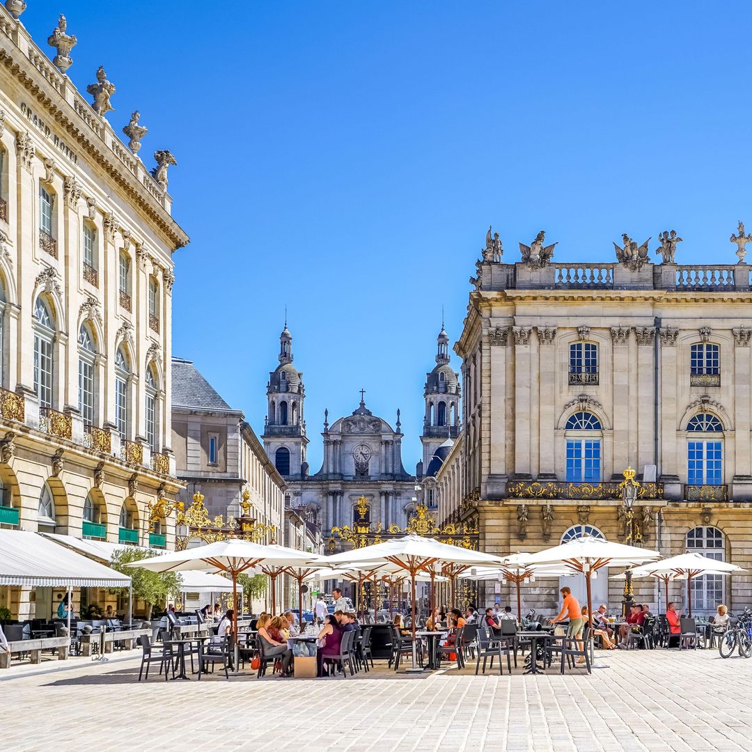 La ciudad francesa que tiene una de las plazas reales más bellas de toda Europa, Patrimonio de la Humanidad