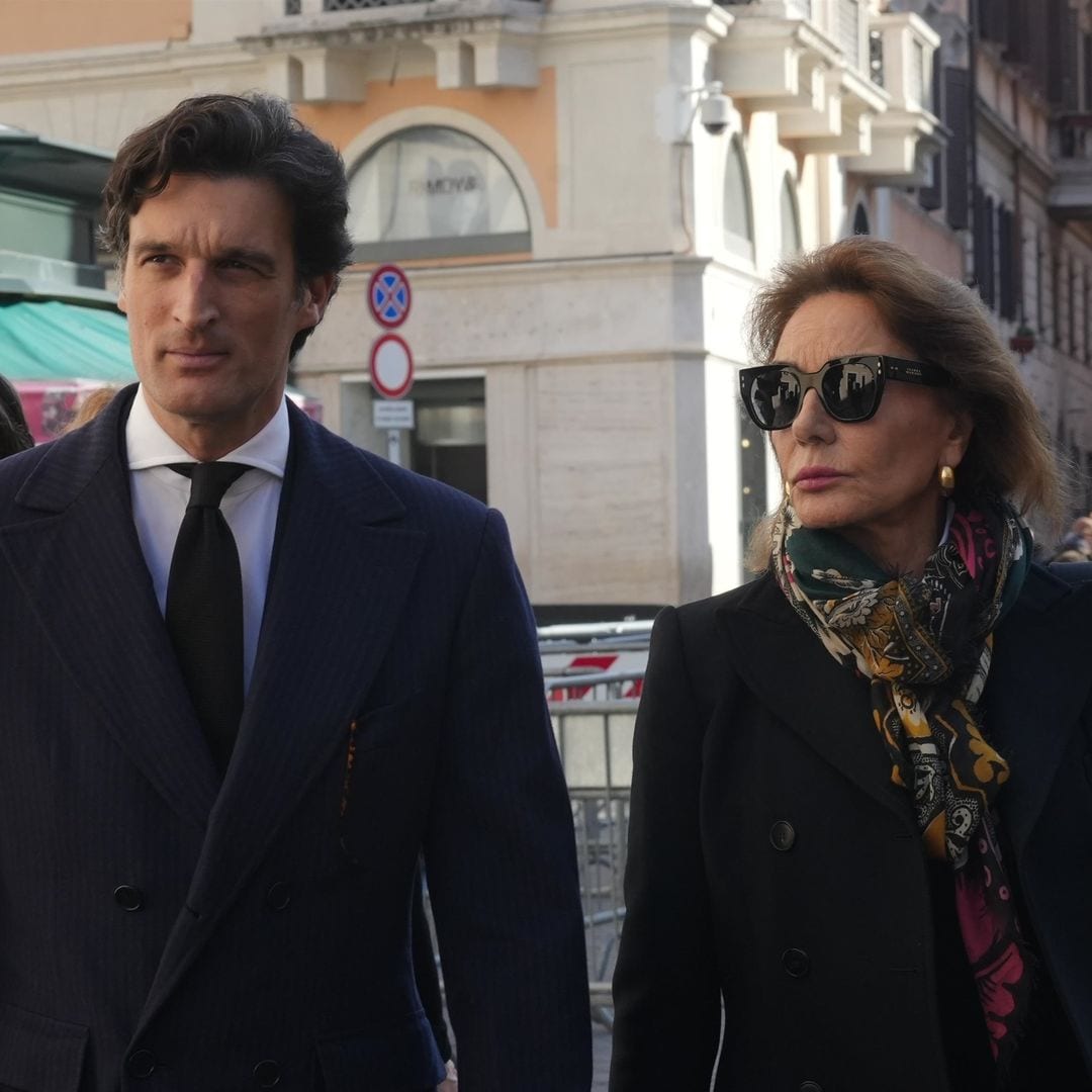 Naty Abascal, con su hijo Rafael, y Rosario Nadal dan su último adiós al diseñador Valentino en Roma