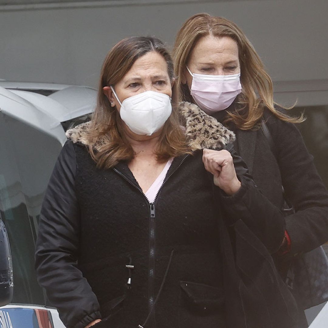 La madre de Ana Obregón recibe el alta y vuelve a casa con su familia