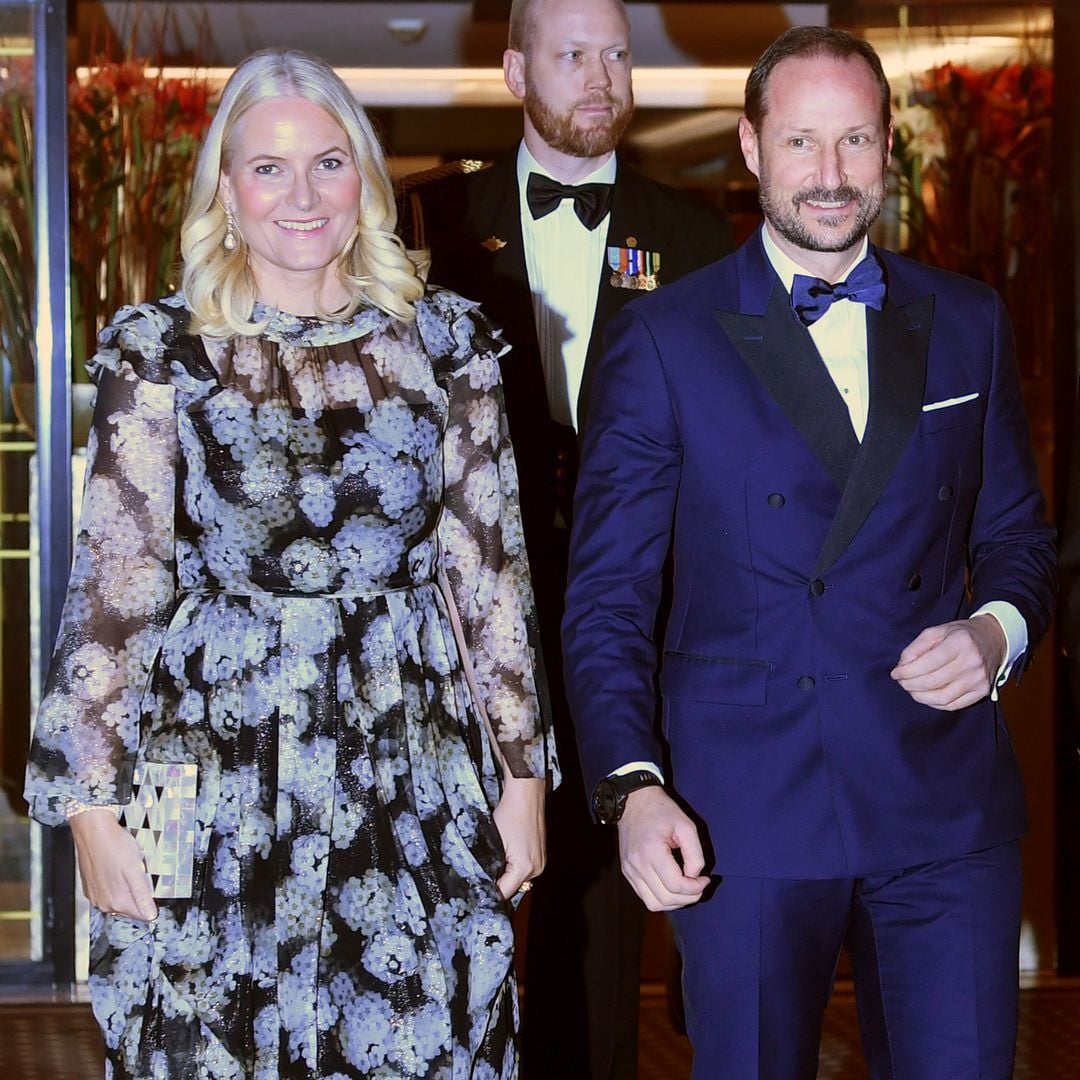 Haakon y Mette-Marit presiden la cena del Nobel de la Paz con la ausencia de los reyes Harald y Sonia