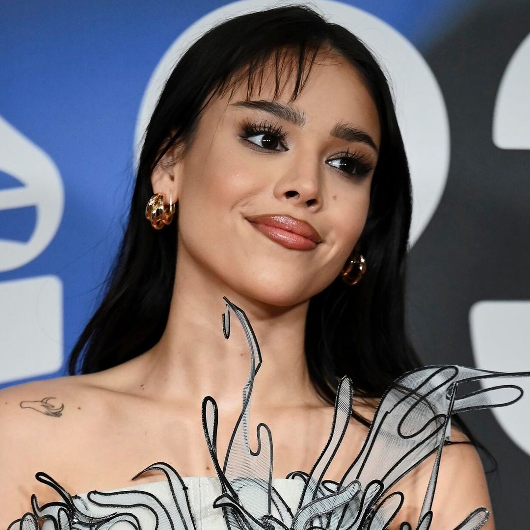 Danna Paola brilla en Sevilla con un look flamenco