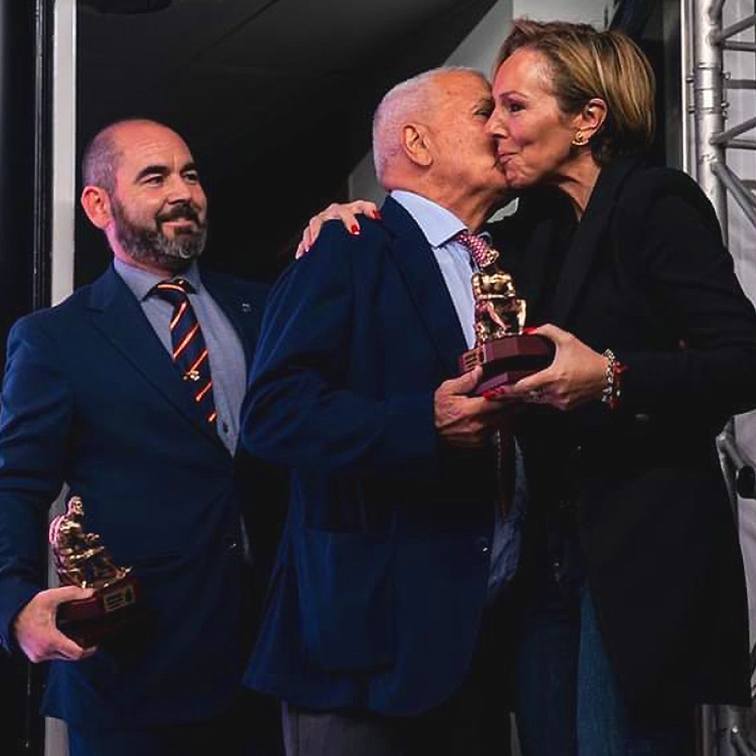 El beso entre Rocío Carrasco y el rival de su padre 53 años después del mejor combate de nuestra historia