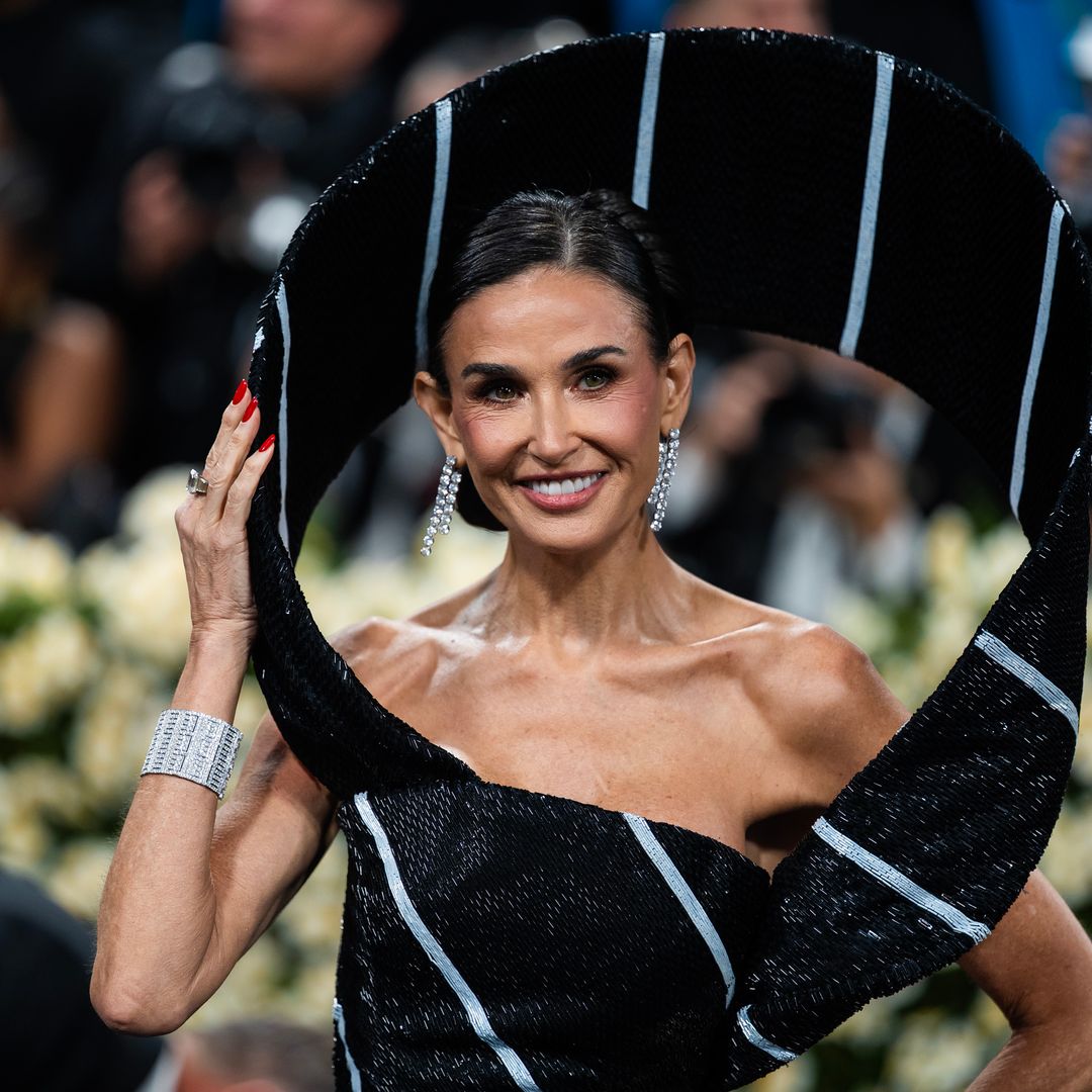 Los impresionantes detalles del 'look' de Demi Moore para la MET Gala