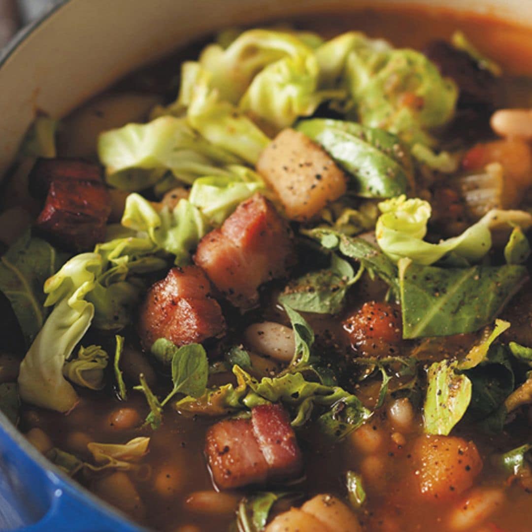 Caldo de judías y col rizada con lacón