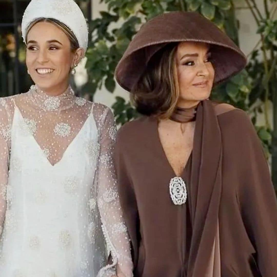 Minimalistas y con detalles especiales: así son los looks más elegantes de madre de la novia