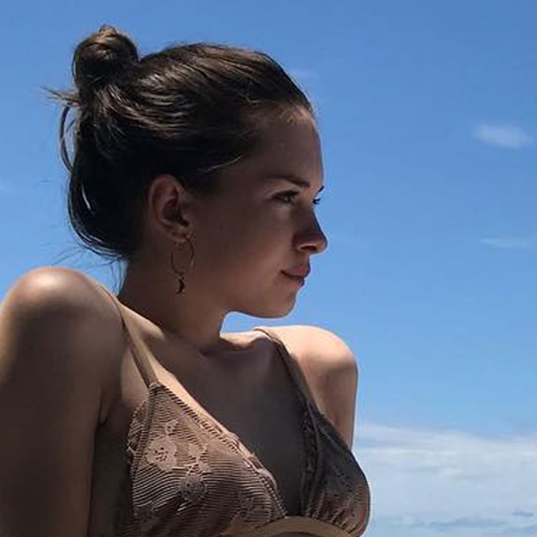 Stella del Carmen nos deja sin palabras con este espectacular posado en bikini
