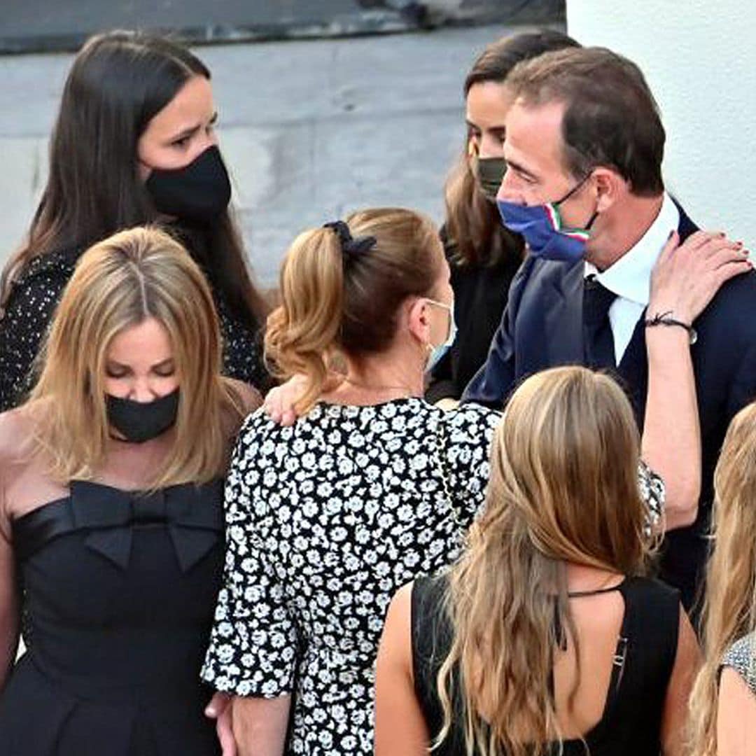 Las muestras de cariño que reconfortaron a Ana Obregón y Alessandro Lequio en el funeral de su hijo