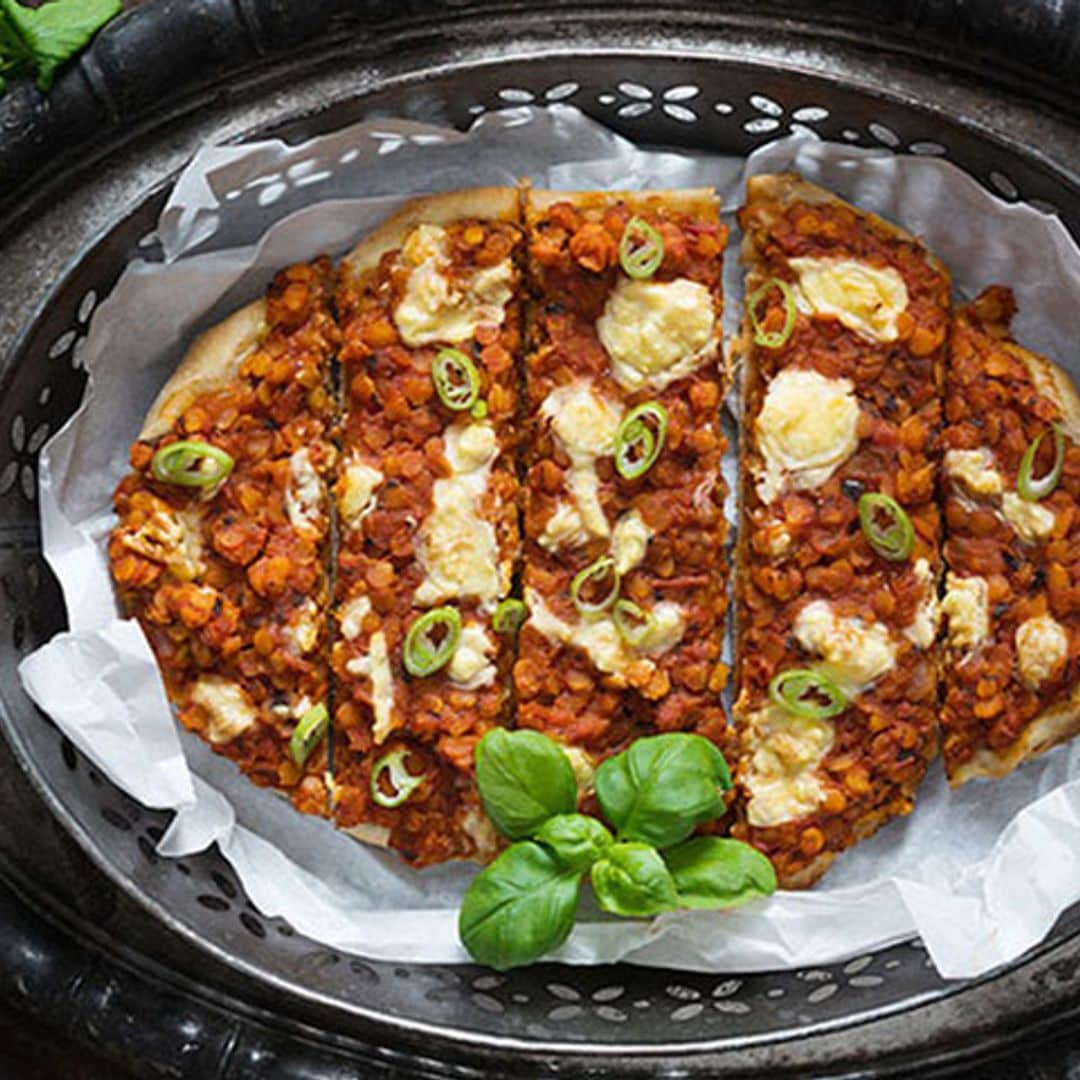Pizza de lentejas a la boloñesa