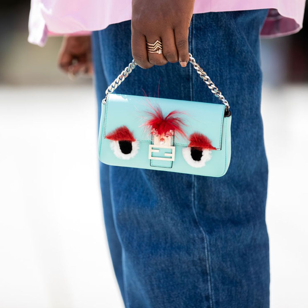 Los bolsos 'mini' de tendencia para llevar lo necesario e ir cómoda