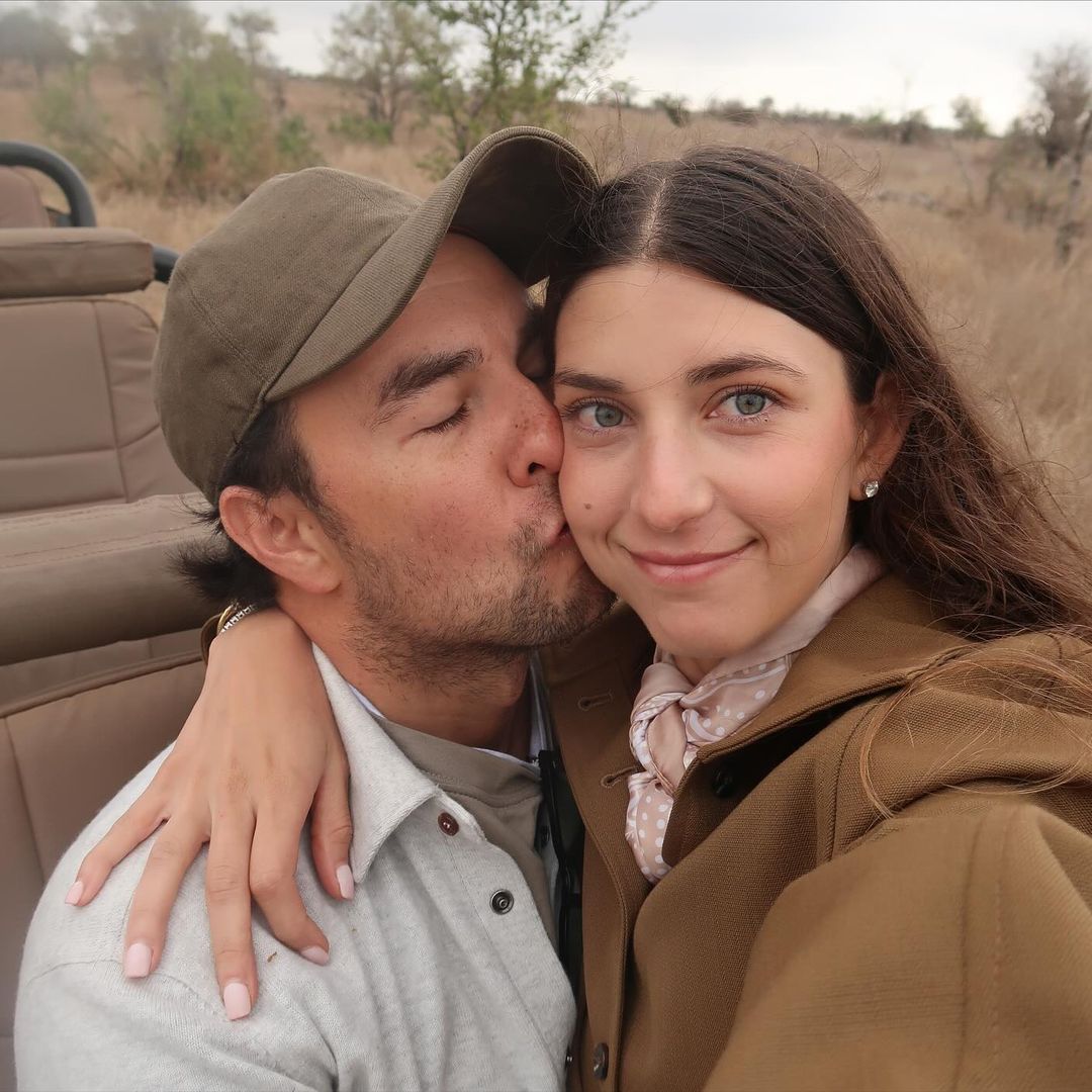 Checo Pérez y su esposa disfrutan de unas espectaculares vacaciones por África