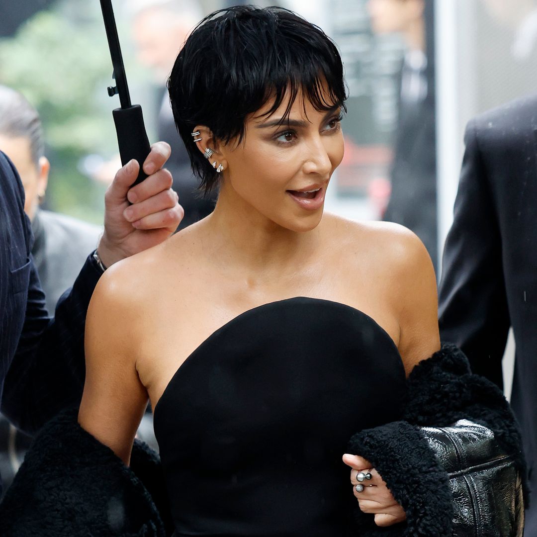 Kim Kardashian sorprende en París con un 'pixie cut' a la Kris Jenner