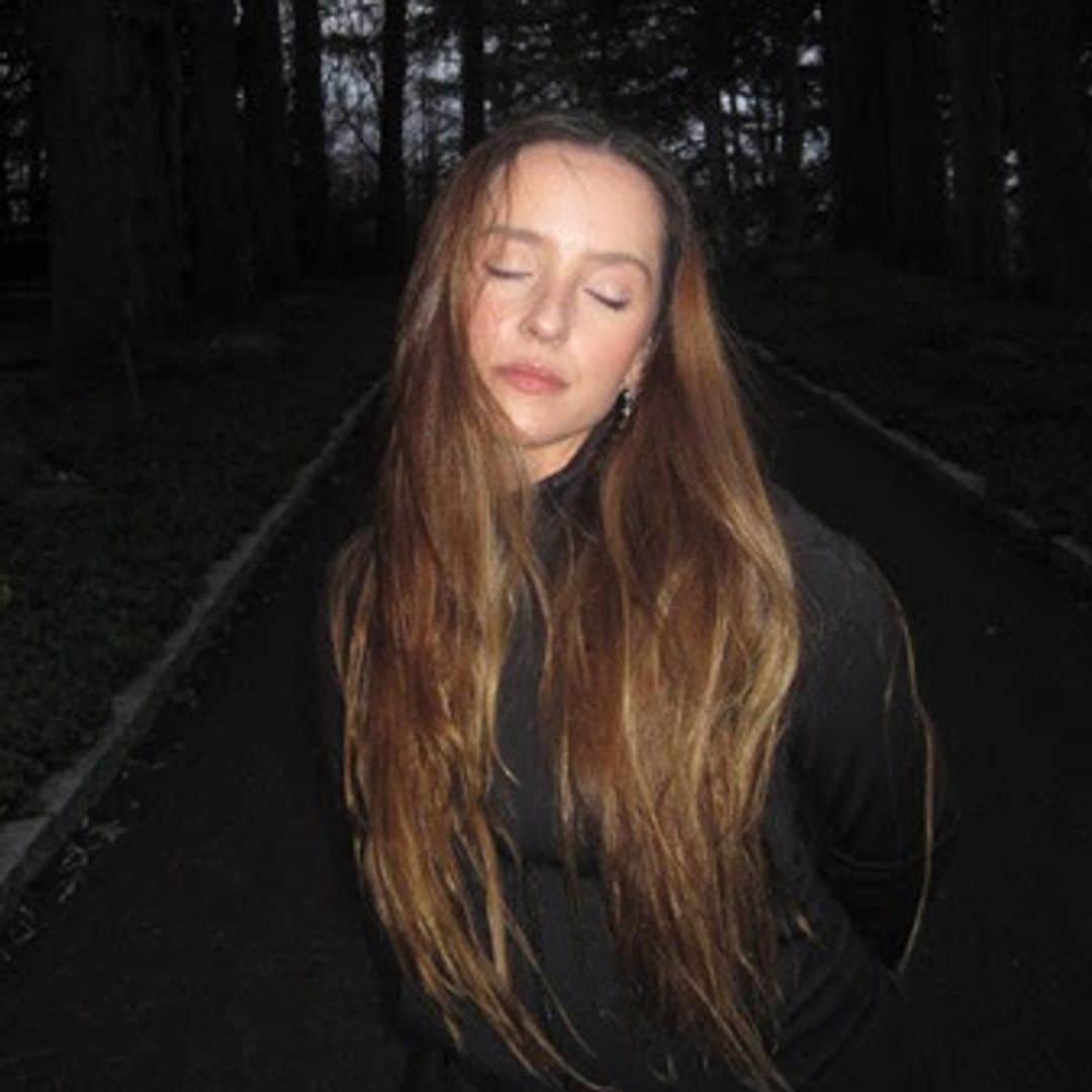 Evaluna lanza 'Rollitos de Papel' y Kenia OS estrena 'Una y Otra Vez'