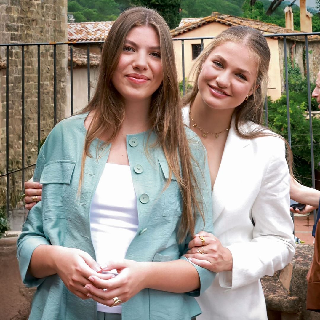 El gran cambio de la princesa Leonor y la infanta Sofía este verano: "Observamos una evolución enorme"