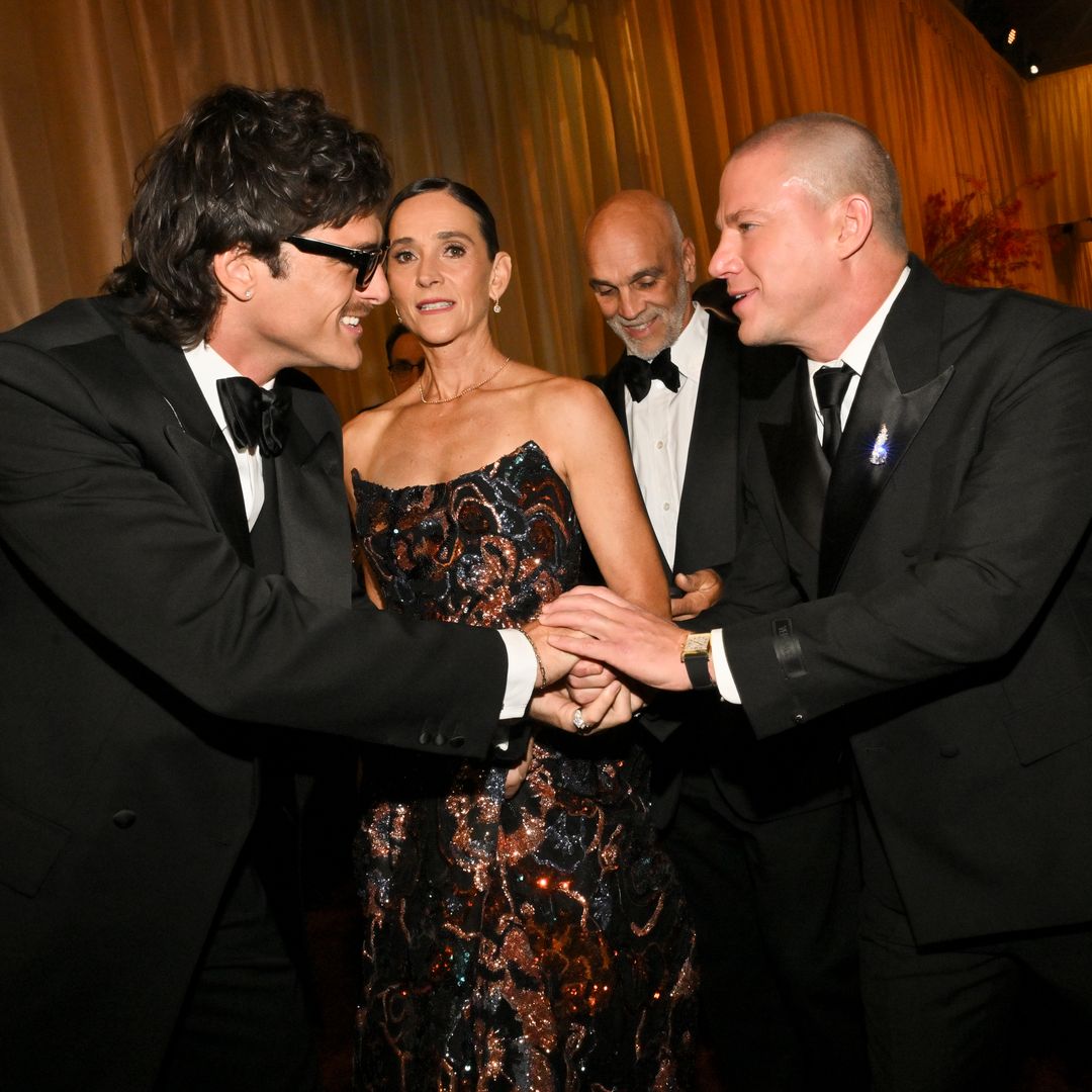Jacob Elordi con su madre, Melissa Elordi, en los Premios Oscar 2026 celebrados en el Dolby Theatre de Hollywood, California, el 15 de marzo de 2026