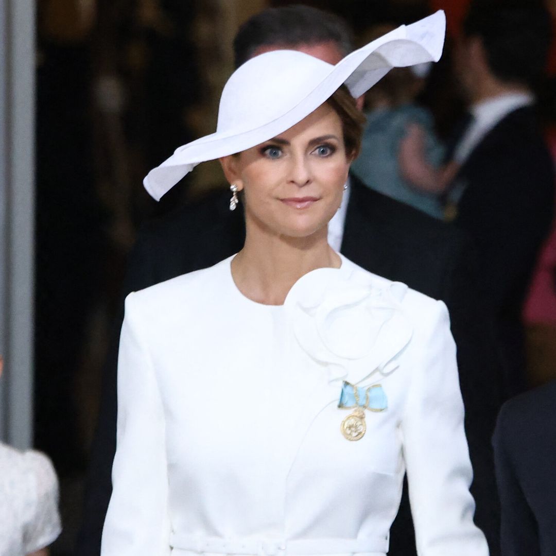 Tres princesas, tres estilos y una misma estrategia: así han vestido Victoria, Magdalena y Sofía de Suecia en las bodas de oro reales