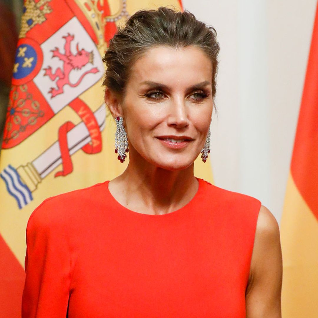 Los seis looks virales de la Reina en Alemania: mucho color y vistosas joyas