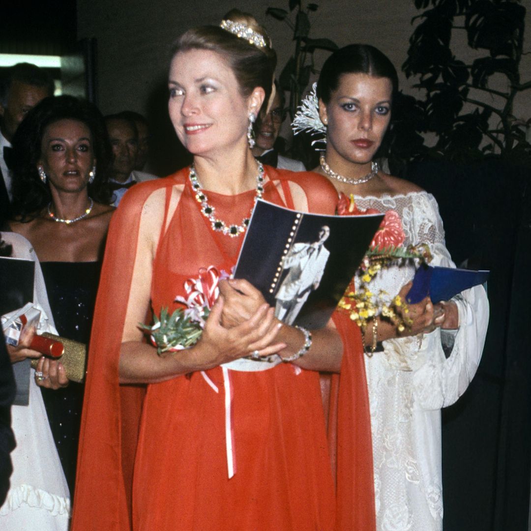 Los 6 vestidos que hicieron historia en el Baile de la Cruz Roja de Mónaco, de Grace Kelly a Carlota Casiraghi
