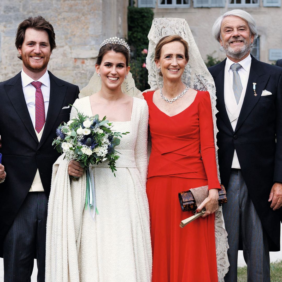 Entramos en la elegante boda de Nicolas Denizot Elzaburu y Clara Alba Castillejo en su espectacular castillo familiar en Francia