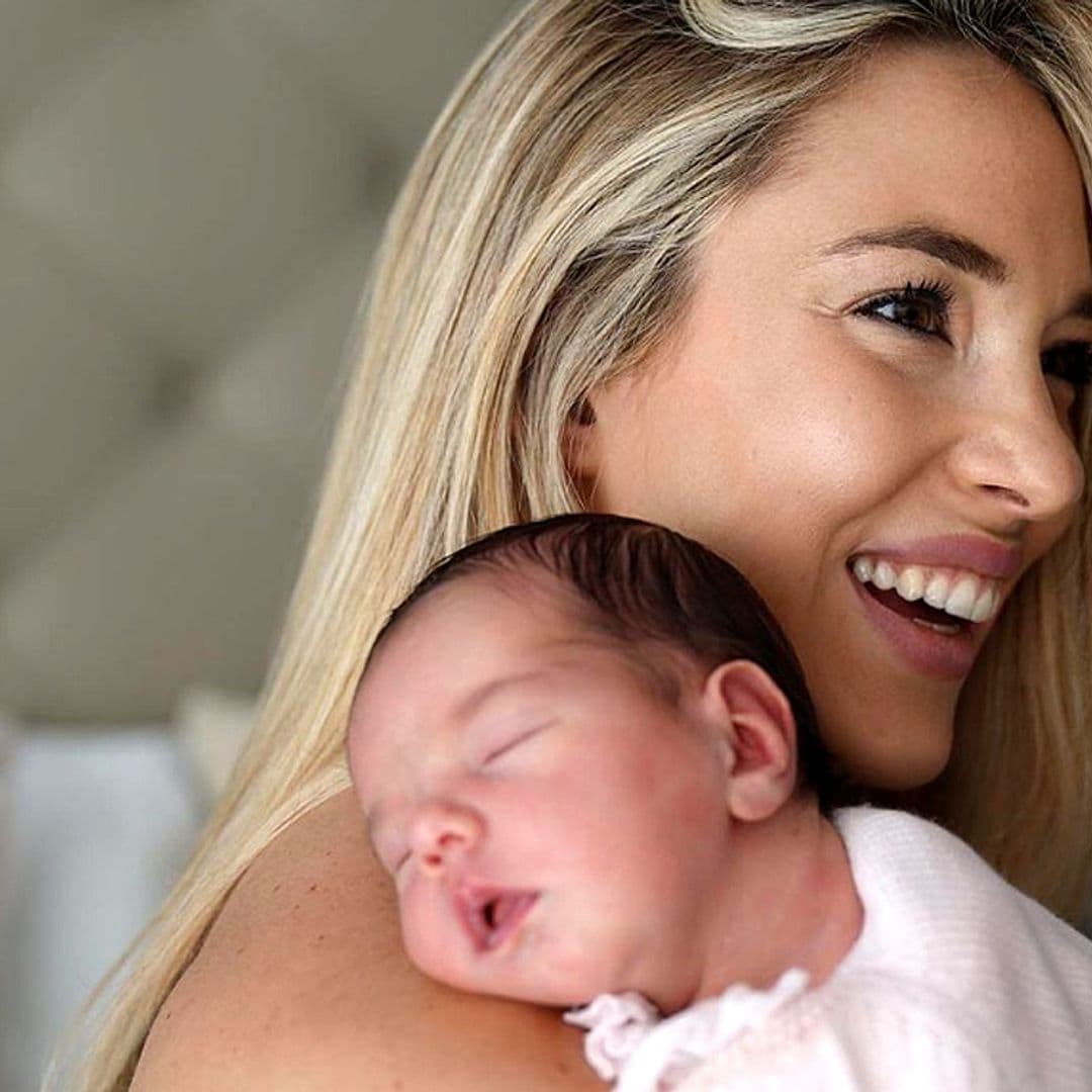 Alice Campello celebra el primer mes de su hija Bella con las fotos más bonitas