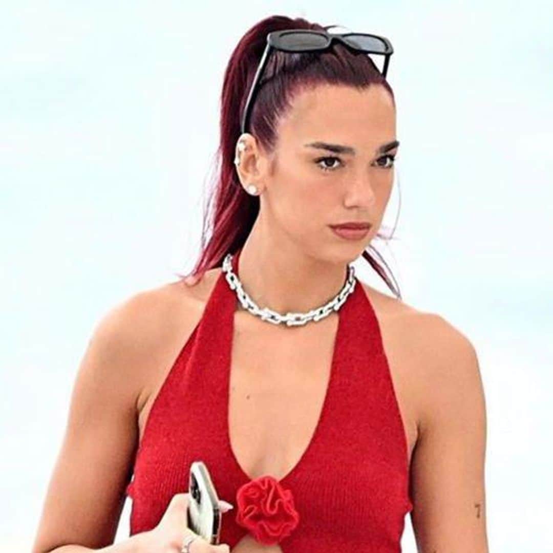 Dua Lipa y Emily Ratajkowski apuestan por el mismo ‘look’ esta temporada