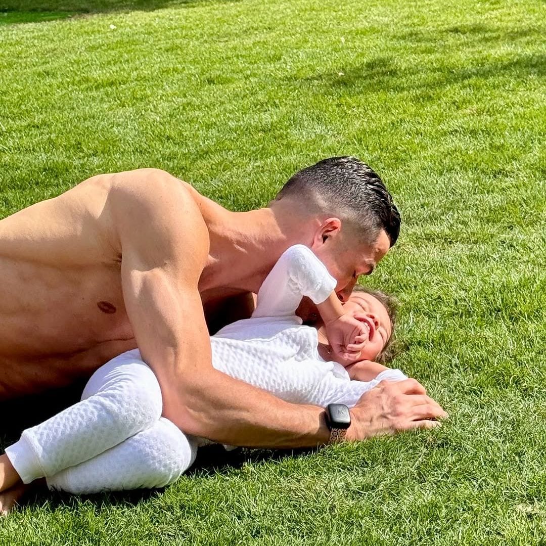 Cristiano y Georgina celebran el tercer cumpleaños de Bella y recuerdan a Ángel, el mellizo que murió en el parto