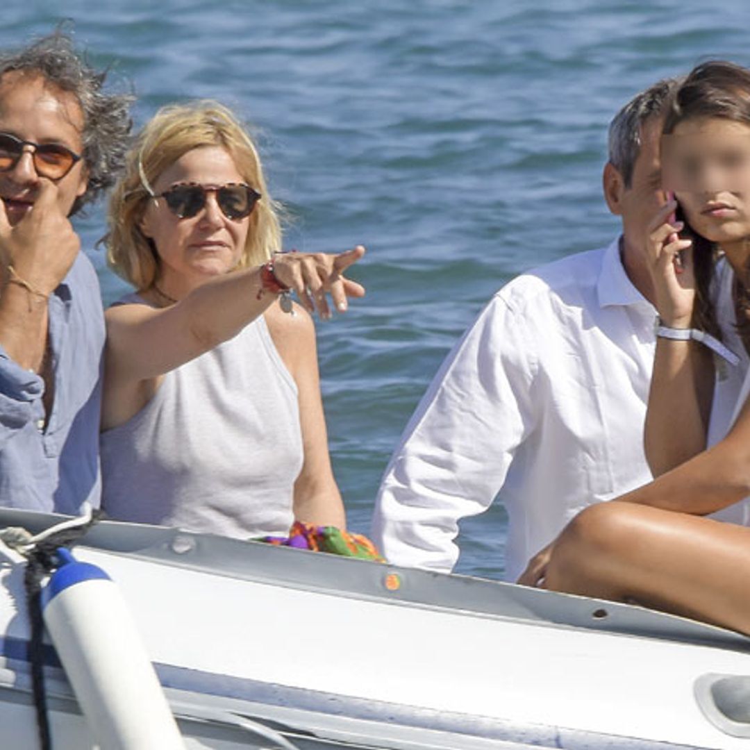 Eugenia Martínez de Irujo, de vacaciones con su pareja, Narcís Rebollo, y su hija Cayetana