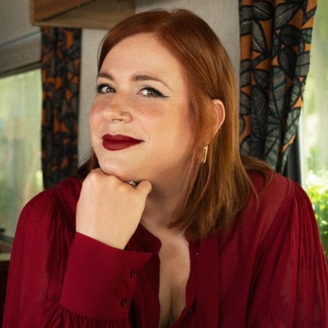 Elísabet Benavent, reina de la novela romántica, encuentra el amor: la foto de su misterioso novio