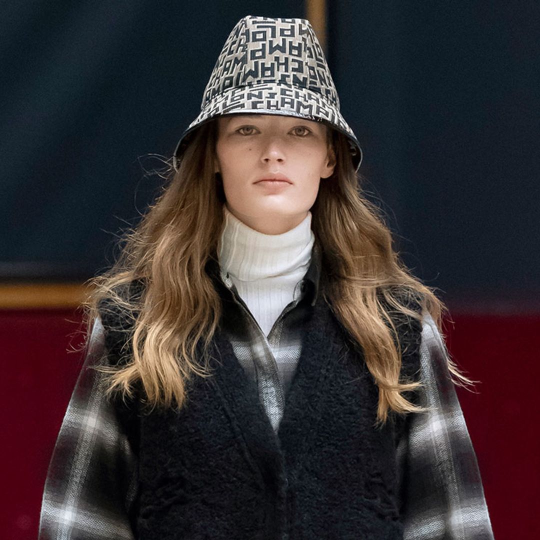 Longchamp y la logomanía que da forma a su visión ecuestre del próximo otoño