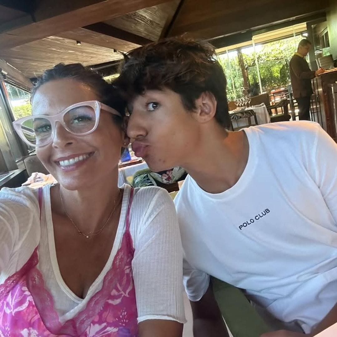 Nuria Roca celebra el 19 cumpleaños de su hijo Pau: "El más curioso del mundo"
