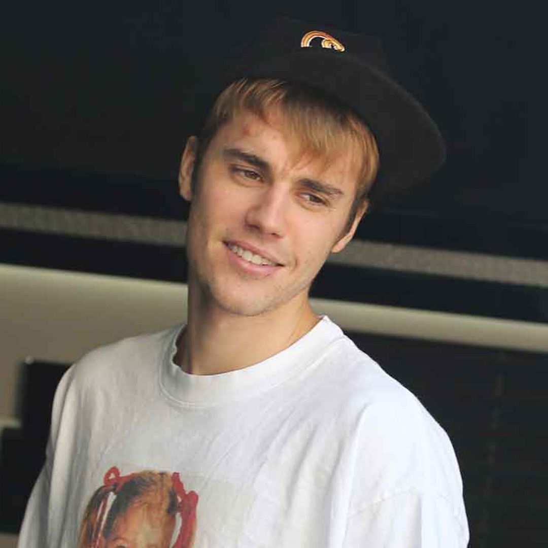 ¿Esmoquin rosa o estampado de plátanos?Justin Bieber pide ayuda a sus fans para elegir su look nupcial