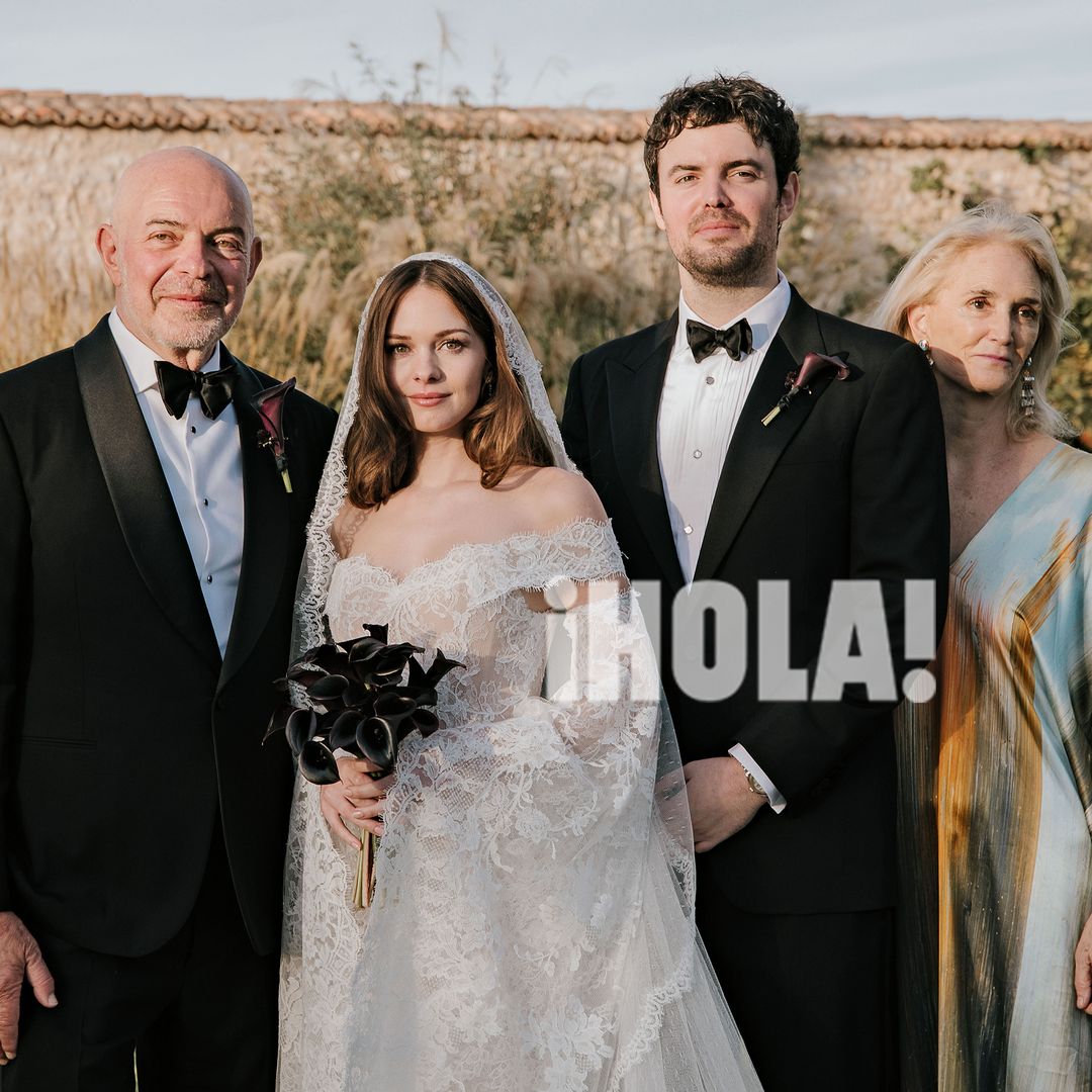 Los recién casados con los padres de Alex, Alexander y Ellen Gruszynski