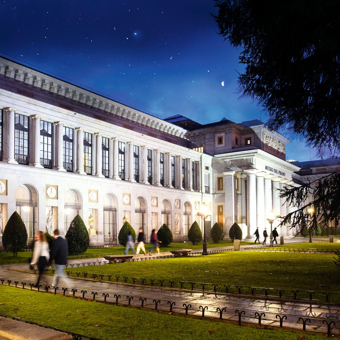 El Prado de noche