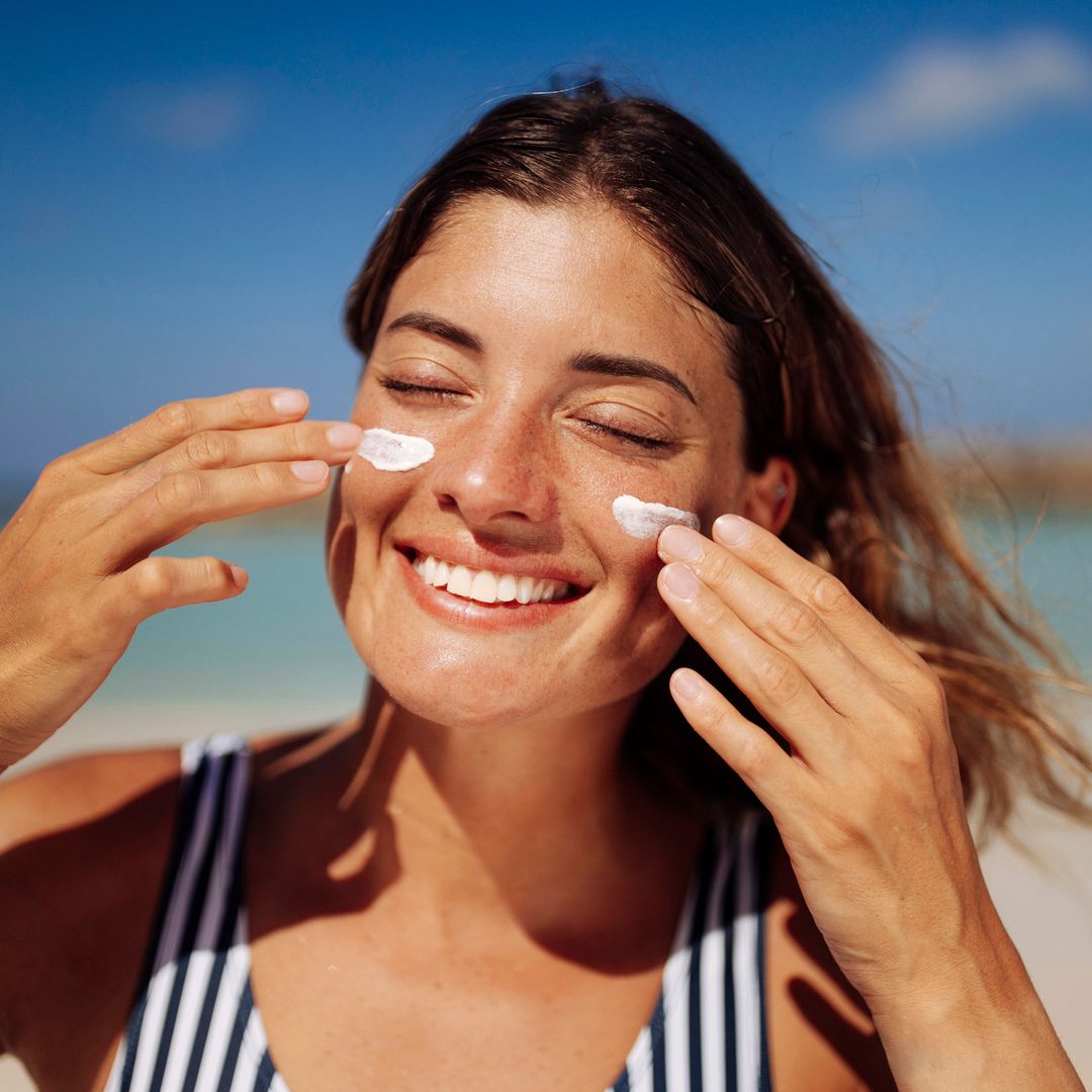 Los 8 mejores protectores solares para piel grasa con acné que te recomiendo probar