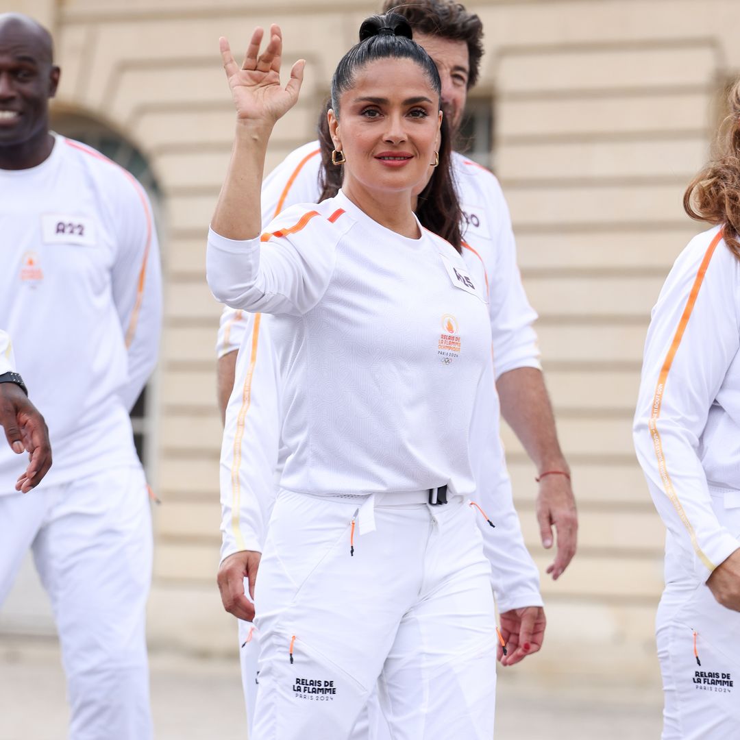 Las emotivas palabras de Salma Hayek tras haber llevado la antorcha olímpica de París 2024