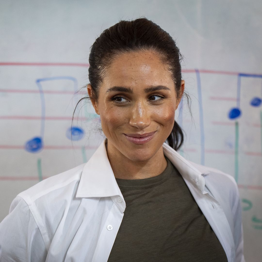 La sorpresa que se llevó Meghan Markle durante una gala en Beverly Hills... en el cuarto de baño: "Perdón que me haya colado"