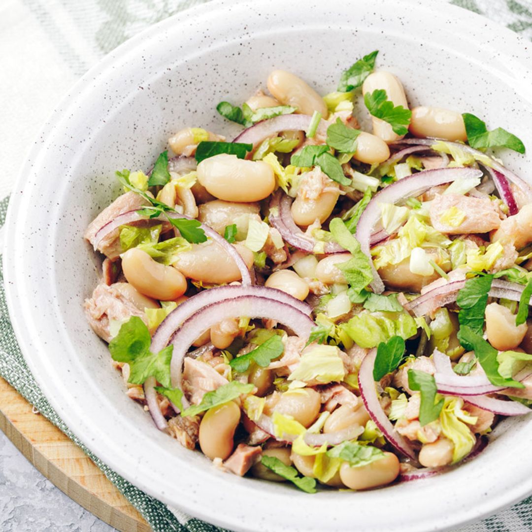Ensalada de alubias blancas y atún