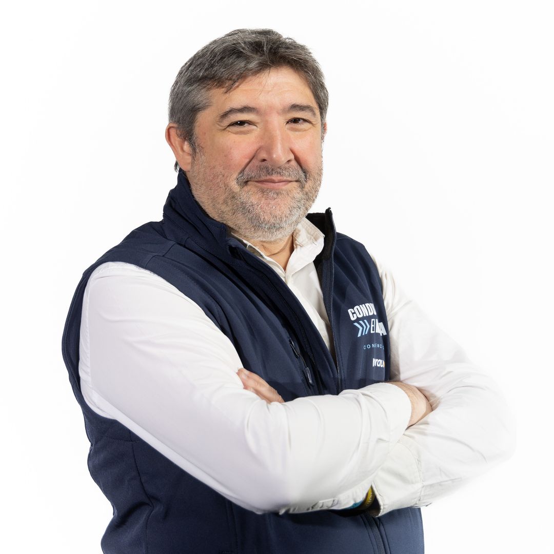 Julio Gómez, mecánico, sobre el cuidado de los neumáticos "Muchos conductores ven el dibujo exterior perfecto y se confían, pero la cara interna puede estar en las lonas"