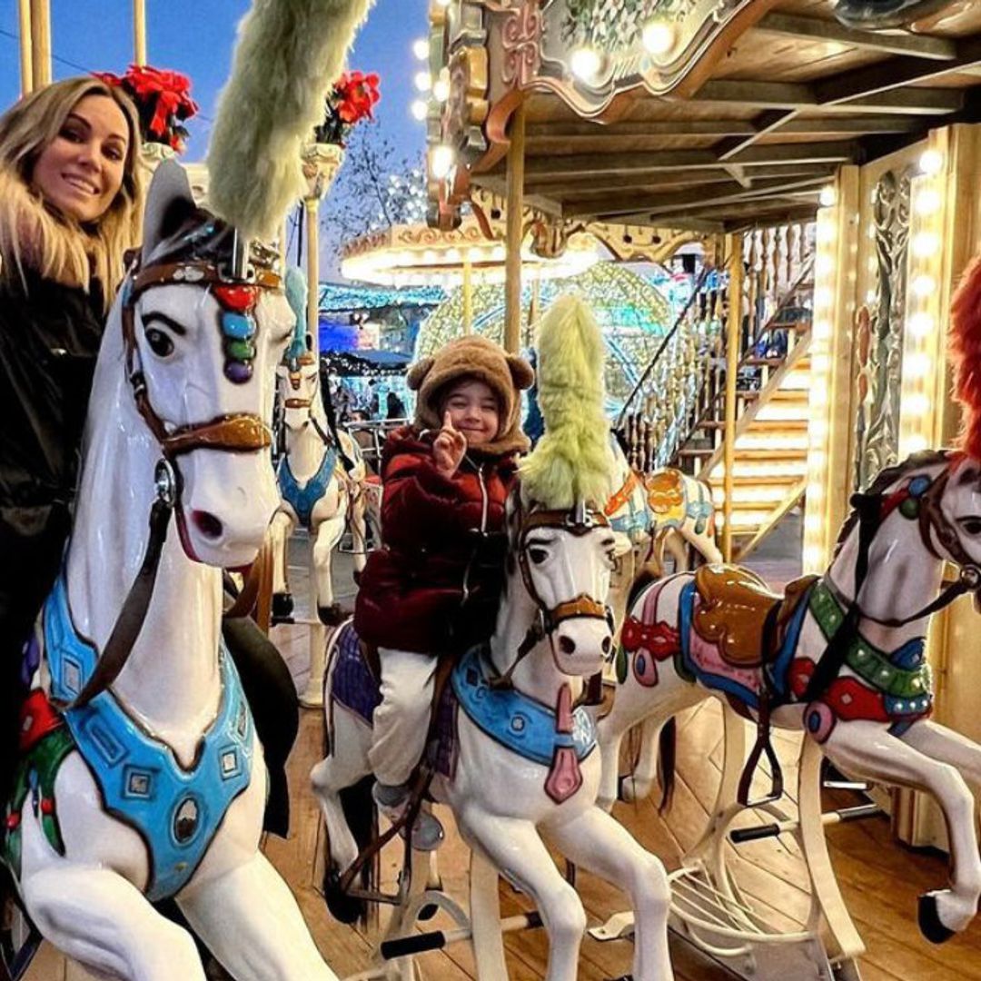 Edurne disfruta como una niña de una Navidad diferente con Yanay y David de Gea