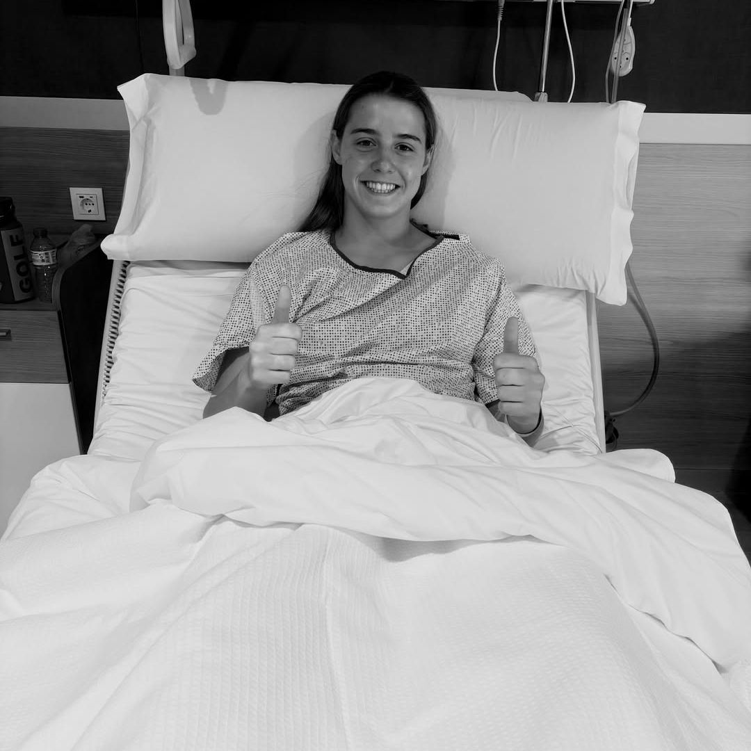 Naia, la hija de Laura Sánchez y Aitor Ocio, sufre una grave lesión cuatro meses después de ser operada