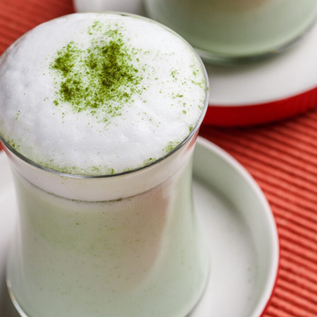 Capuchino de guisantes y té 'matcha'