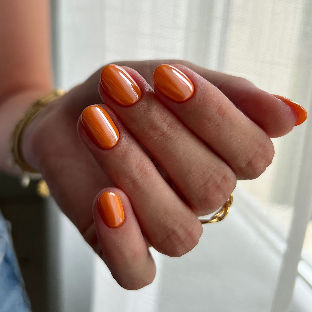 Manicura glaseada naranja