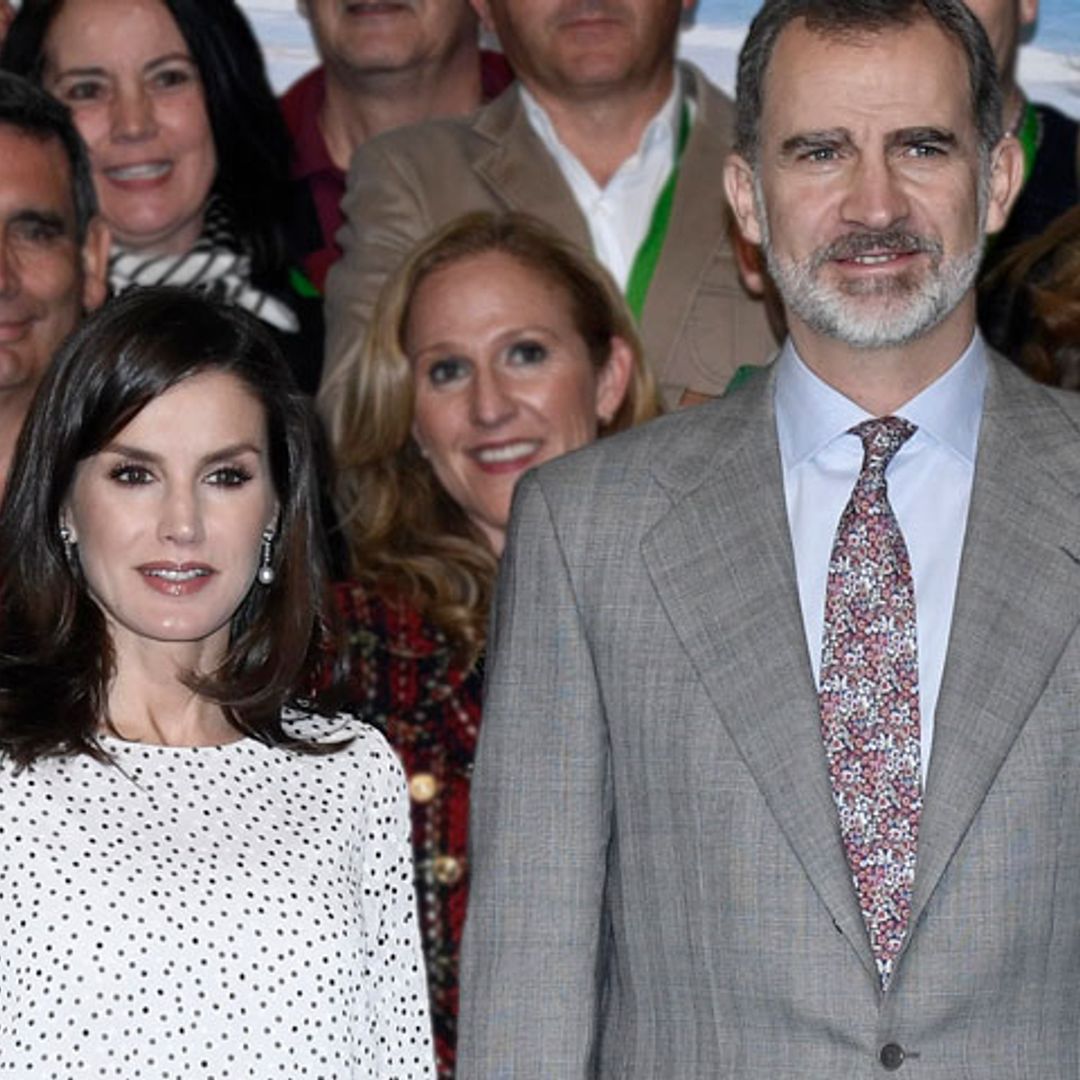 El rey Felipe se rinde a los estampados y sorprende con su look más original