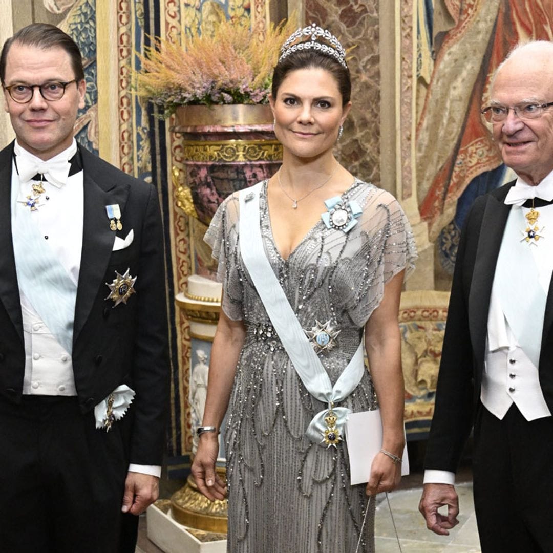 Victoria y Daniel de Suecia, acompañantes del rey Carlos Gustavo en una cena de gala con la llamativa ausencia de la reina Silvia
