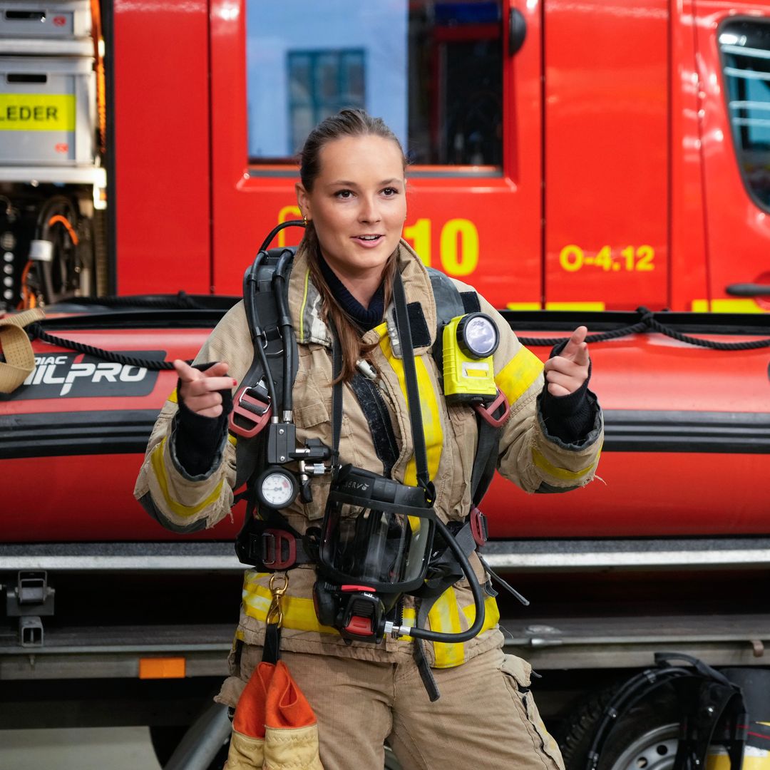 La princesa Ingrid Alexandra y el príncipe Sverre Magnus se convierten en bomberos por un día