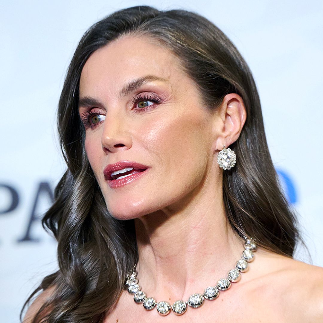 La Reina Letizia luce por fin el collar de Victoria Eugenia: la joya de pasar que reivindica el legado de la corona como condesa de Barcelona