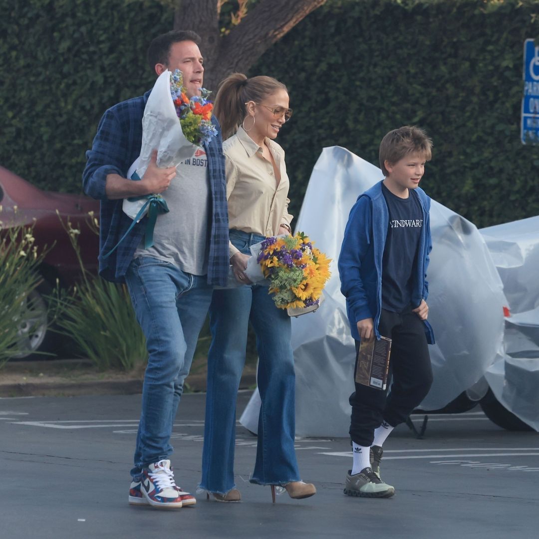 Ben y JLo juntos en Los Ángeles en mayo; el contacto entre ellos fue casi nulo, ni se besaron ni se abrazaron

